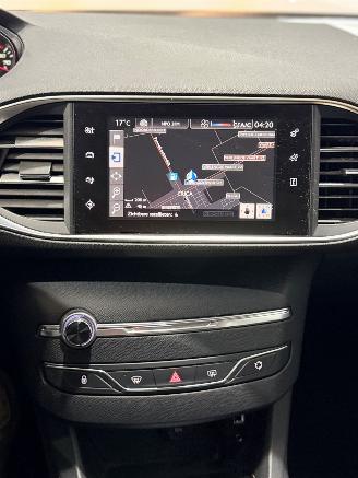 Peugeot 308 1.2 PureTech Blue Lease picture 12