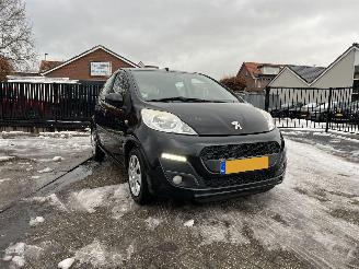 skadebil auto Peugeot 107 1.0 ACTIVE nieuwe apk 2012/5