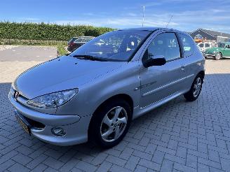 Vaurioauto  passenger cars Peugeot 206 1.4-16V Quiksilver  112.818 KM!! 2005/5