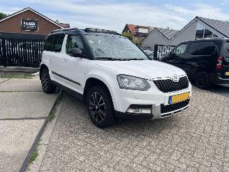 Schadeauto Skoda Yeti 1.4 TSI Greentech Adventure | panoramadak!! 2016/1