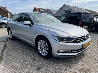 damaged passenger cars Volkswagen Passat 1.4 TSI ACT Highline | eerste eigenaar!! 2016/3