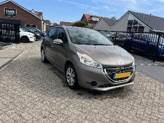 skadebil auto Peugeot 208 1.2 VTi Blue Lease Executive  165.378 KM !! 2013/4