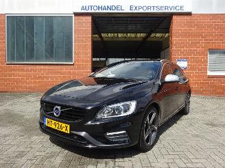 Schadeauto Volvo V-60 2.4 D6 Twin Engine R-Design, Climatecontrol, Parkeersensoren 2015/12