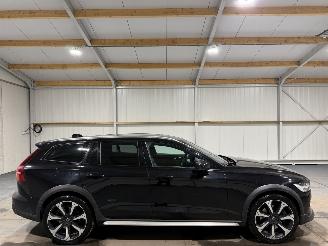 skadebil auto Volvo V-60 Cross Country 2.0 B5 184kW Automaat AWD Pro 2021/2