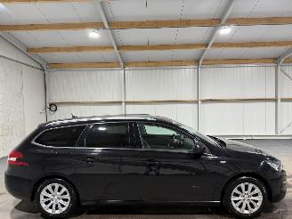 Schadeauto Peugeot 308 1.2 96kW PureTech Style Airco Navi 2016/4
