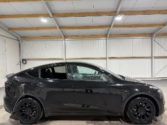 Vaurioauto  passenger cars Tesla Model Y 58kWh RWD 175kW Automaat 2023/2