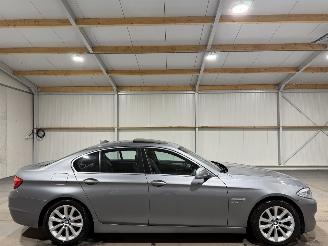 Unfallwagen BMW 5-serie 528i 180kW Automaat Schuifkantel Executive 2011/11