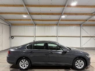 Schadeauto Volkswagen Passat 1.4TSI 110kW ACT Business Edition 2015/9