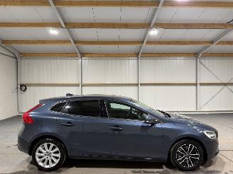 Vaurioauto  passenger cars Volvo V-40 2.0 D2 88kW Automaat Kinetic 2017/1