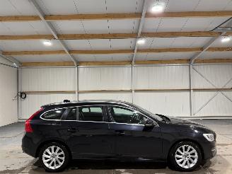 uszkodzony samochody osobowe Volvo V-60 2.0D4 133kW Automaat Ocean Race 2014/9