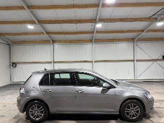 krockskadad bil auto Volkswagen Golf 1.2TSI 77kW Trend Edition 2015/2