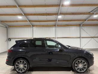 damaged passenger cars Porsche Cayenne S E-HYBRID 3.0S 245kW Pano 2015/3