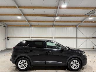 Auto incidentate Peugeot 3008 1.2PT 96kW Blue Lease Executive 2019/3
