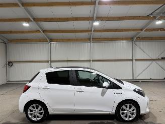 Vaurioauto  passenger cars Toyota Yaris 1.5Hybrid 55kW Automaat Dynamic 2014/10