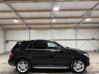 Vaurioauto  passenger cars Mercedes M-klasse 350BlueTEC 190kW Automaat Pano 4Matic Edition 1 2013/3