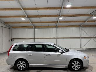 uszkodzony samochody osobowe Volvo V-70 1.6D2 84kW Automaat Kinetic 2013/11