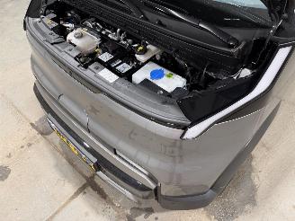 Kia PV5 71.2kWh 120kW Passenger Elite Executive picture 25