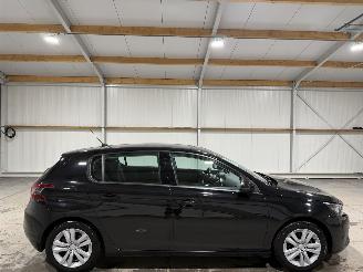 uszkodzony samochody osobowe Peugeot 308 1.2PT 81kW Active Airco 2018/3