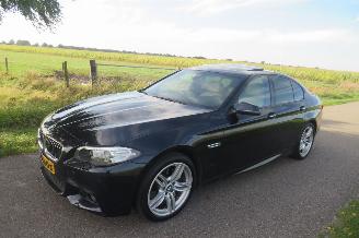 damaged passenger cars BMW 5-serie 535 XD 313pk 4X4 Automaat High Executive 6 cilinder 2013-12 vol optie [nieuwe motor 2013/12