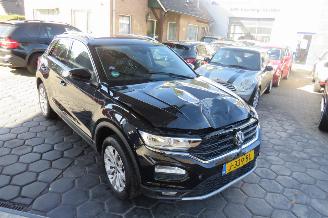 Damaged car Volkswagen T-Roc 1.5 TSI Automaat Style  101.000km nap Camera 2020-07 Splinternieuw 2020/7