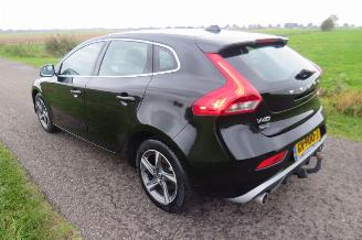 Vaurioauto  passenger cars Volvo V-40 2.0 D2 R Design 120pk 180.000km nap Camera Navie Leer Stoelverwarming 2015-09 2015/9