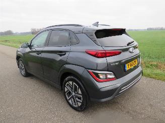 Schadeauto Hyundai Kona 39 kw Automaat  Elektrisch 2021  40.000km Camera Navigatie  stoelverwarmig  nieuwstaat 2021/9