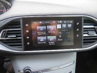 Peugeot 308 SW 1.2eTHP 131pk!!! Automaat Allure 178.000km nap Camera leer Navigatie Splinter nieuw picture 22