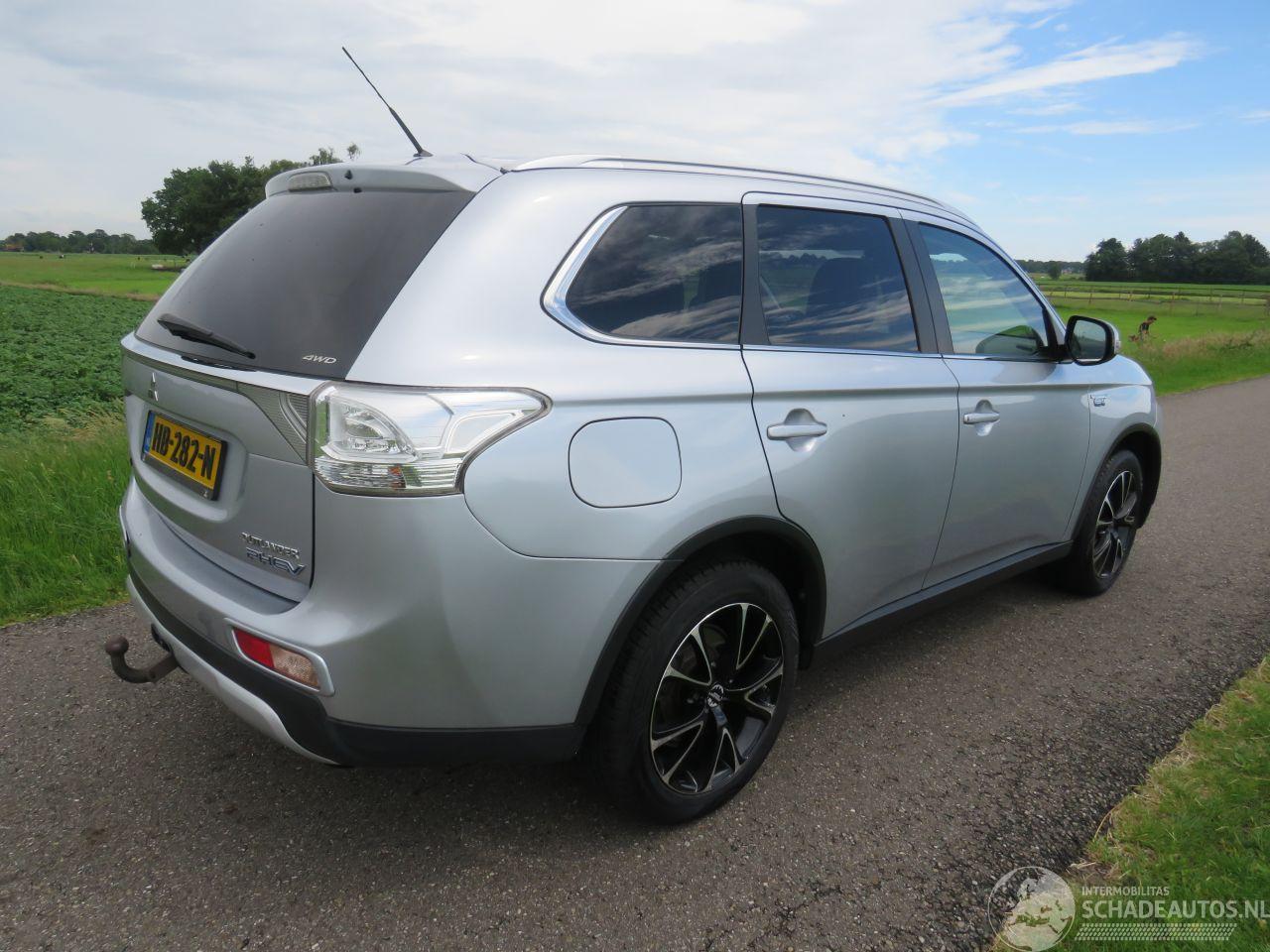 Mitsubishi Outlander 2.0  121PK PHEV 4X4 PLUG IN  HYBRIDE EXECUTIVE X LINE EDITION 2015  CAMERA