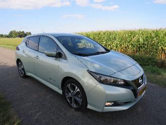 Unfallwagen Nissan Leaf 2.ZERO EDITION 40 kWh Elektrisch Automaat Camera Stoelverwarming Navigatie schadevrij 2018/4