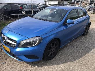 uszkodzony samochody osobowe Mercedes A-klasse A-klasse 180 CDI Lease Edition 4U3 2014/10