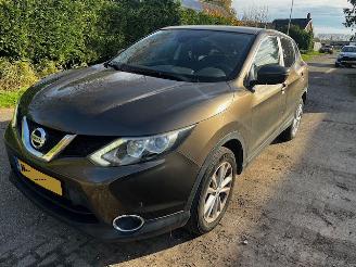 krockskadad bil auto Nissan Qashqai automaat  1.2 2015/10