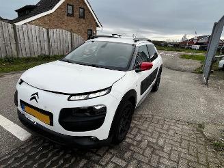 Schadeauto Citroën C4 cactus 1.2 puretech shine 2016/3