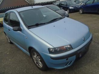 Vaurioauto  passenger cars Fiat Punto sporting 1.9 jtd 2003/8
