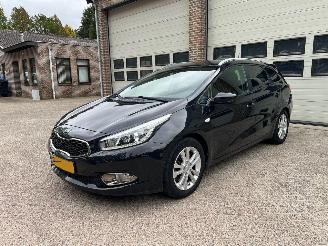skadebil auto Kia Ceed 1.6 GDI Comfortline Navi Airco NAP 2015/7
