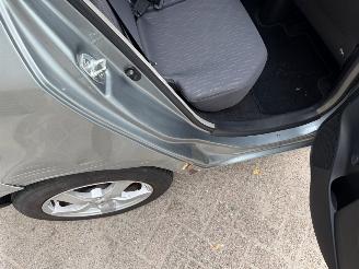 Toyota Yaris 1.3 VVTi Automaat Airco 136825 Km NAP ! picture 17