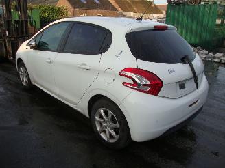 Peugeot 208  picture 6