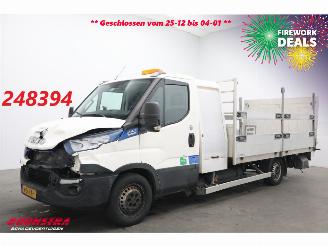 uszkodzony samochody ciężarowe Iveco Daily 35S14 CNG Hi-Matic Pritsche LBW Luftfederung Camera 125.553km 2018/11