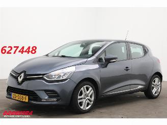 krockskadad bil auto Renault Clio 0.9 TCe Zen Navi Airco Cruise 89.983 km! 2019/4