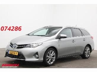 Damaged car Toyota Auris Touring Sports 1.8 Hybrid Executive Pano Navi Clima Cruise Camera SHZ 2014/2
