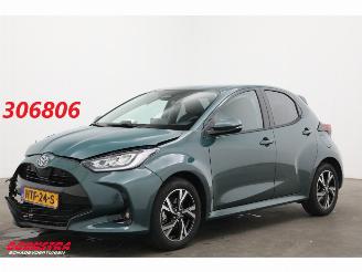 Damaged car Toyota Yaris 1.5 Hybrid 115 Dynamic LED ACC LRHZ SHZ Camera PDC 3.421 km! 2025/6