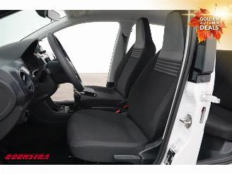 Volkswagen Up! 1.0 5-DRS Bluetooth Airco 28.224 km! picture 12