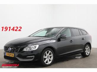 krockskadad bil auto Volvo V-60 2.0 D4 Aut. Kinetic PremiumSound Leder Navi Clima Cruise PDC AHK 2014/2