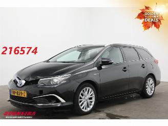 krockskadad bil auto Toyota Auris Touring Sports 1.8 Hybrid Executive Navi Clima Cruise Camera SHZ PDC AHK 2015/12