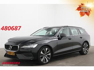 uszkodzony samochody osobowe Volvo V-60 2.0 B3 Momentum Pano LED ACC H/K Leder LRHZ Camera 2021/11