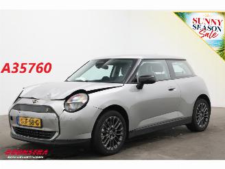 Unfallwagen Mini Cooper SE Electric 54.2 kWh 218 PK LED Navi Cruise Camera 2024/8