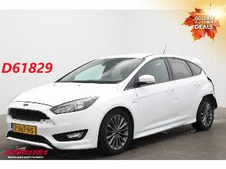 Schadeauto Ford Focus 1.0 ST-Line Navi Airco Cruise PDC 112.831 km! 2016/12