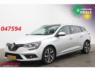 Vaurioauto  passenger cars Renault Mégane Estate Grandtour 1.2 TCe Bose Pano Navi Clima Cruise 2017/1