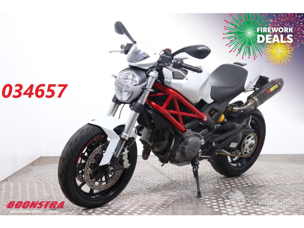 Ducati Monster 796 Akrapovic Lap Timer!