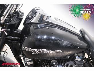 Harley-Davidson  FLHX Street Glide LED Cruise Radio picture 11