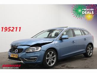 uszkodzony samochody osobowe Volvo V-60 2.4 D6 AWD PHEV Summum ACC Schuifdak Memory H/K Camera SHZ 2014/2